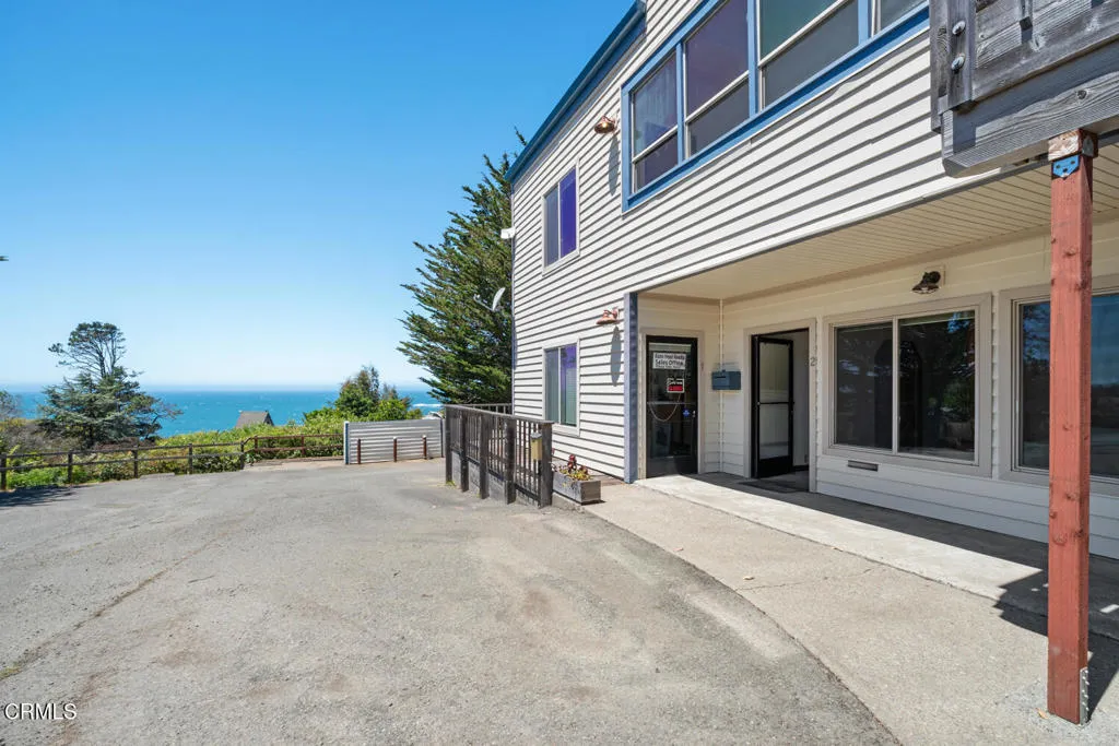 1 unit 1 entrance & parking lot