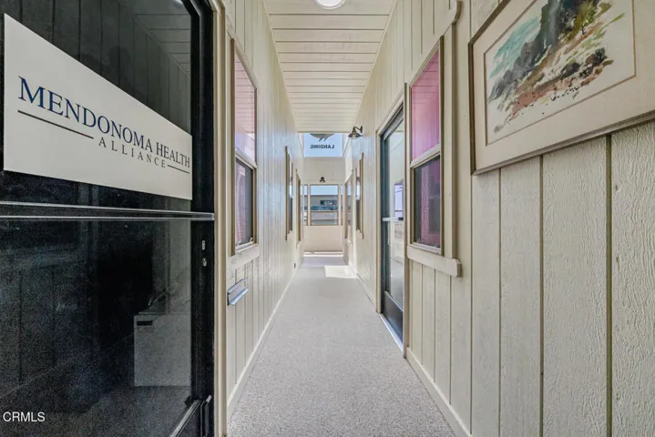 6 2 upstairs hall facing south