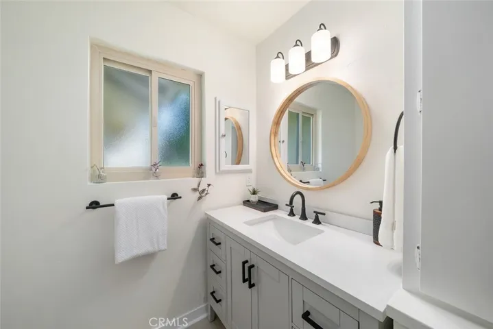 126 Flag Way B, Paso Robles, California 93446