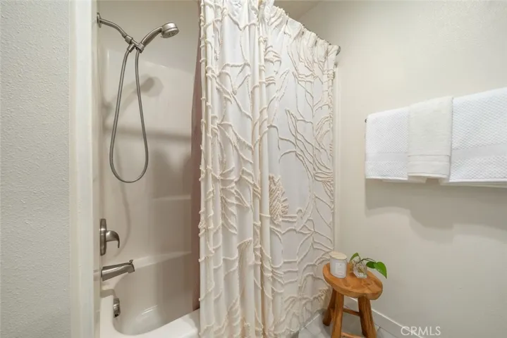 126 Flag Way B, Paso Robles, California 93446