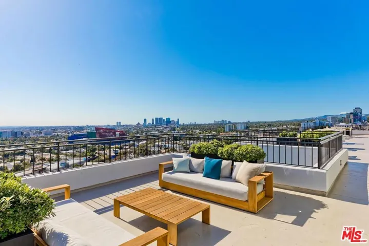 1100 Alta Loma Road C, West Hollywood, California 90069
