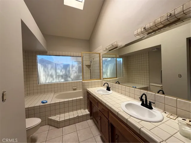 3305 Mission Hills Court, Bakersfield, California 93306