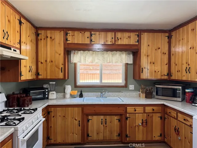 436 Dixie Lane, Big Bear Lake, California 92315