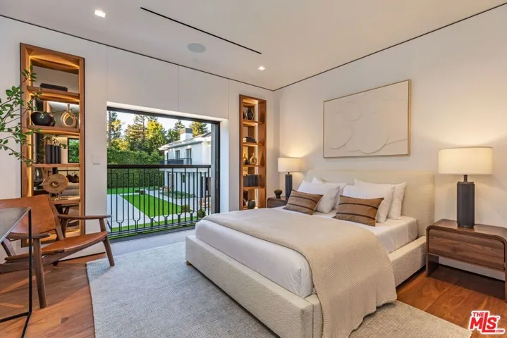 927 N Whittier Drive, Beverly Hills, California 90210