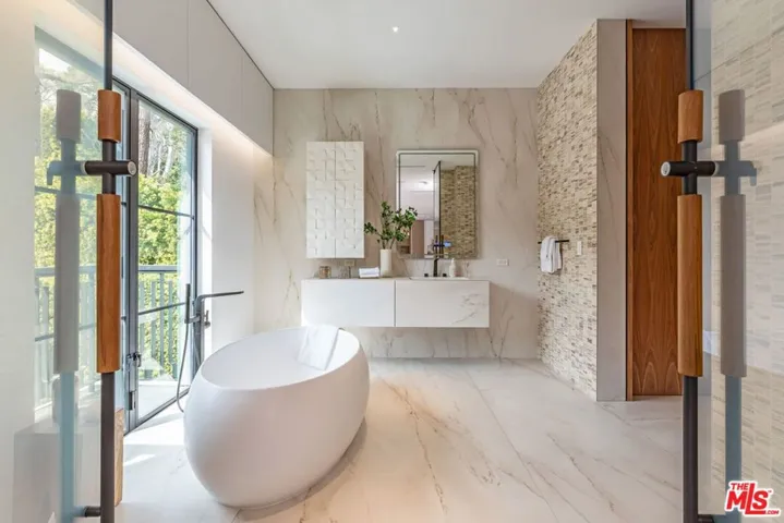 927 N Whittier Drive, Beverly Hills, California 90210