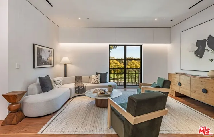 927 N Whittier Drive, Beverly Hills, California 90210