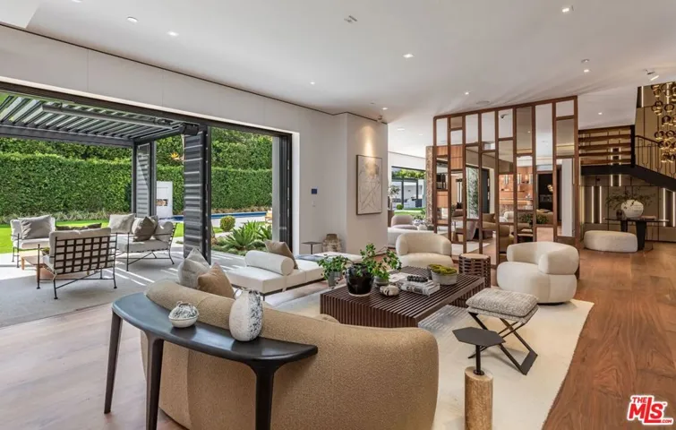 927 N Whittier Drive, Beverly Hills, California 90210