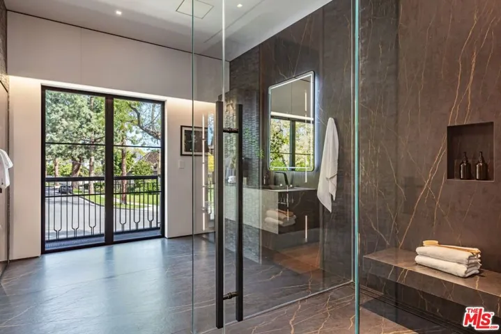 927 N Whittier Drive, Beverly Hills, California 90210