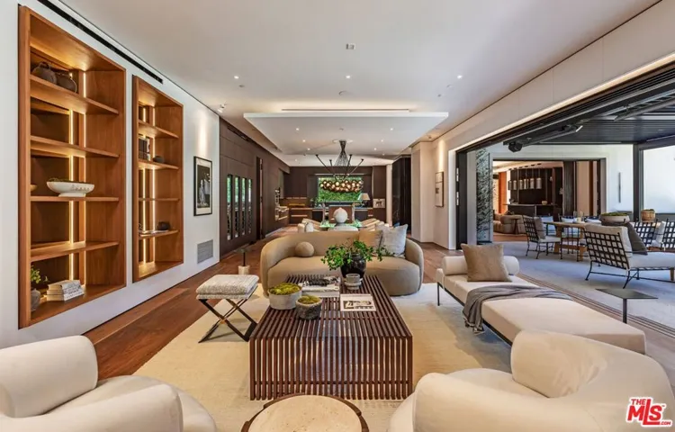 927 N Whittier Drive, Beverly Hills, California 90210