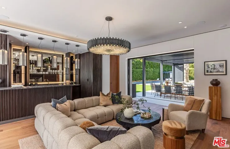 927 N Whittier Drive, Beverly Hills, California 90210