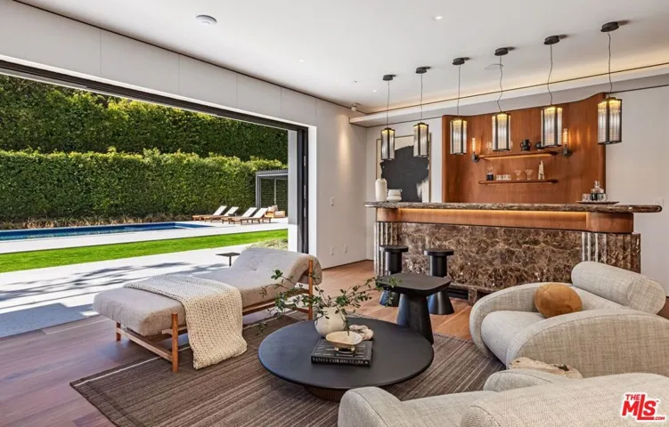 927 N Whittier Drive, Beverly Hills, California 90210