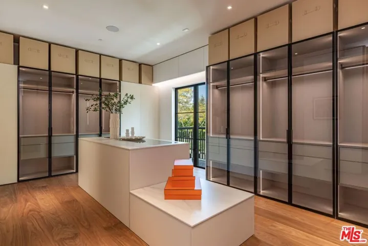 927 N Whittier Drive, Beverly Hills, California 90210