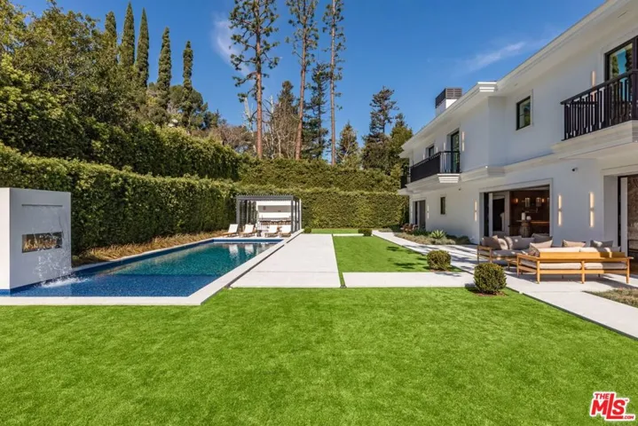 927 N Whittier Drive, Beverly Hills, California 90210