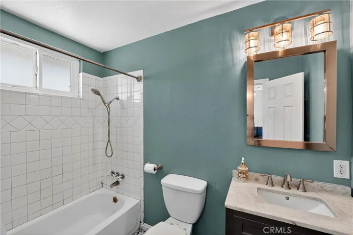 2239 Farringdon, Pomona, California 91768