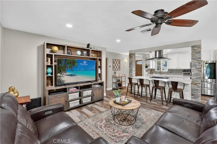 2239 Farringdon, Pomona, California 91768