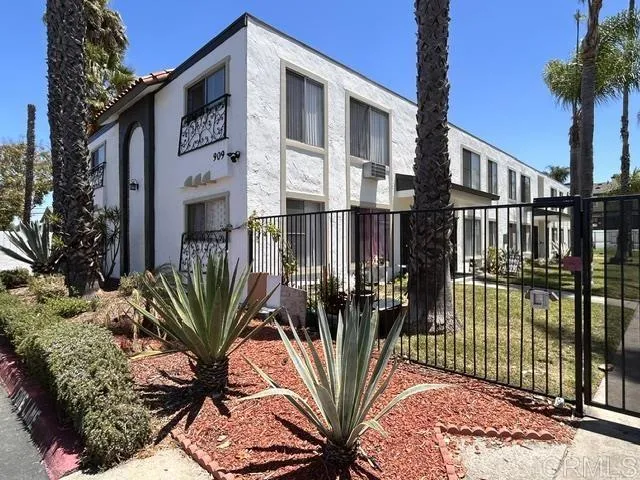 909 S Sunshine Avenue, El Cajon, California 92020