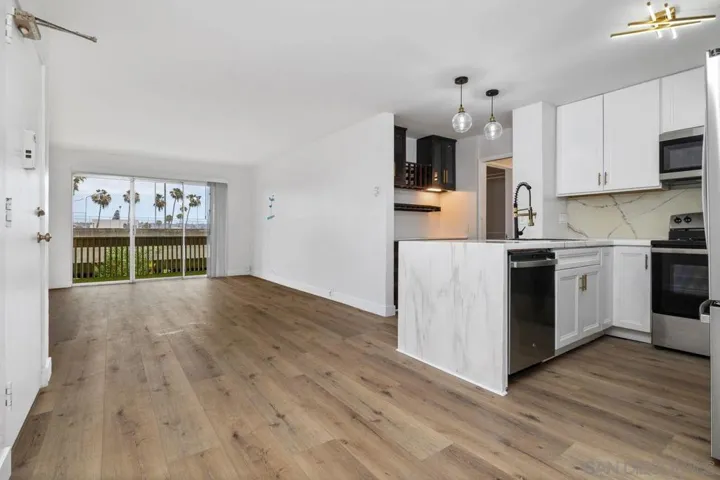 1855 Diamond 5-230, San Diego, California 92109