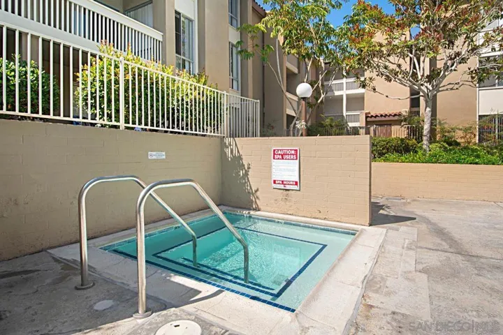 1855 Diamond 5-230, San Diego, California 92109