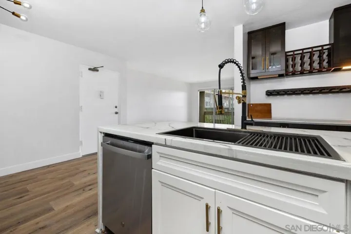 1855 Diamond 5-230, San Diego, California 92109