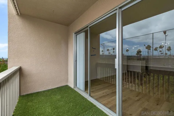 1855 Diamond 5-230, San Diego, California 92109