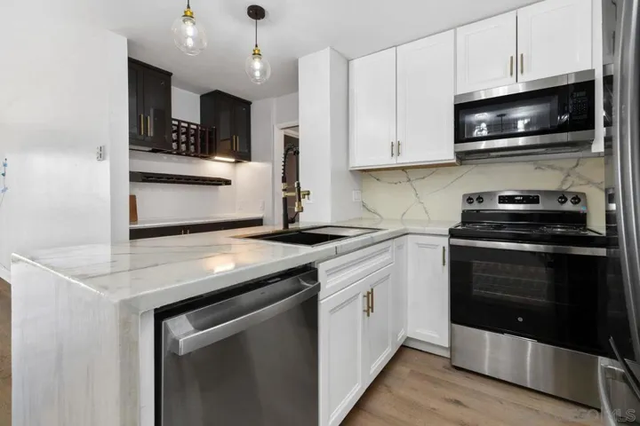1855 Diamond 5-230, San Diego, California 92109