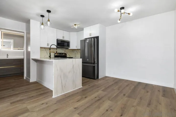1855 Diamond 5-230, San Diego, California 92109