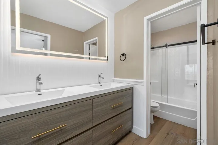 1855 Diamond 5-230, San Diego, California 92109