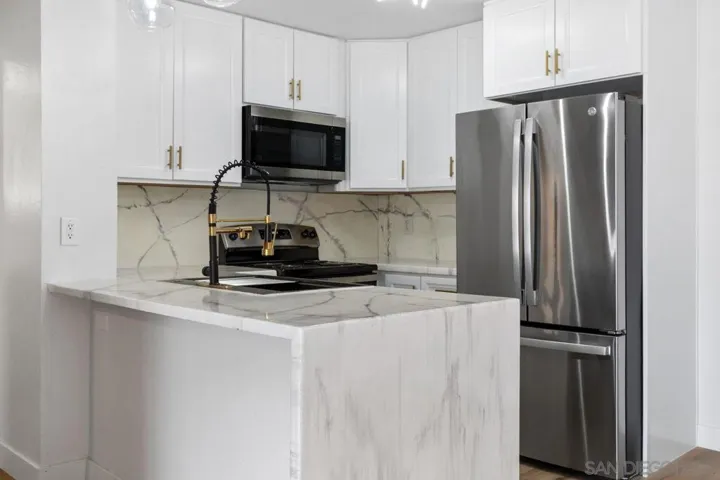 1855 Diamond 5-230, San Diego, California 92109