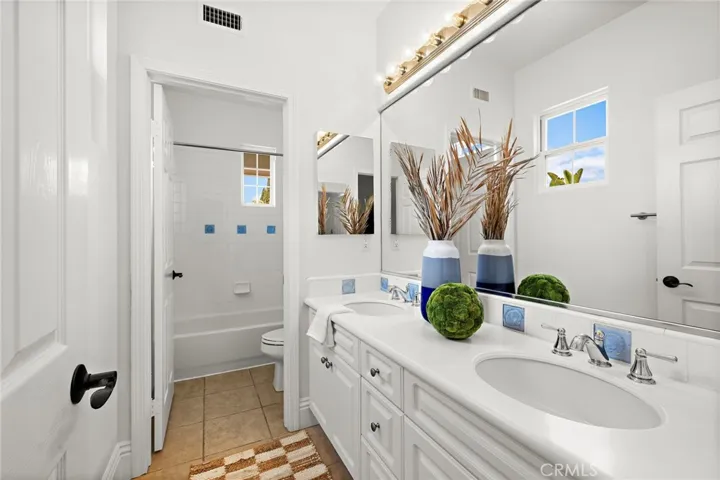 Upstairs Hallway Bathroom