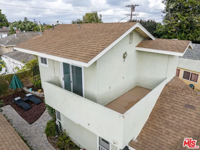 Upstairs wrap-around balcony