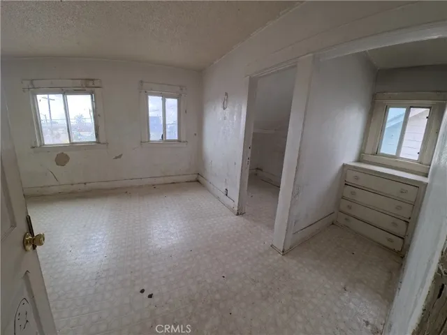 342 W And 342 1/2 W. 52nd, Los Angeles, California 90037