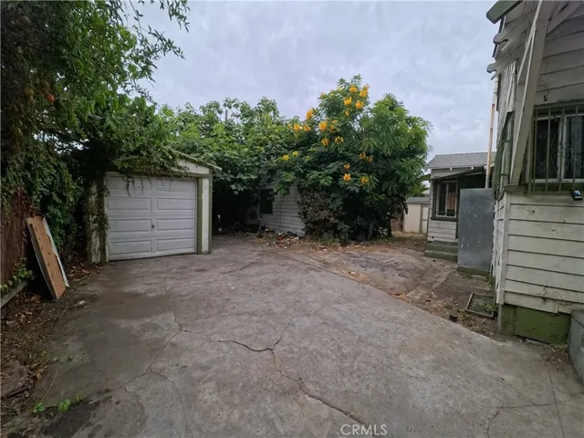 342 W And 342 1/2 W. 52nd, Los Angeles, California 90037