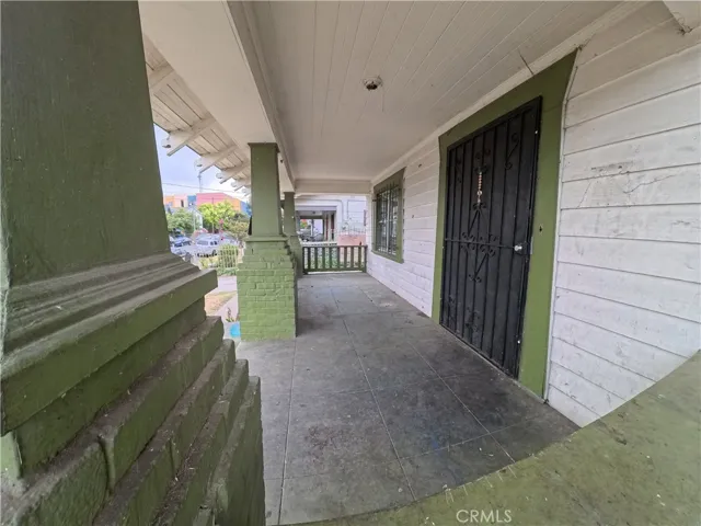 342 W And 342 1/2 W. 52nd, Los Angeles, California 90037