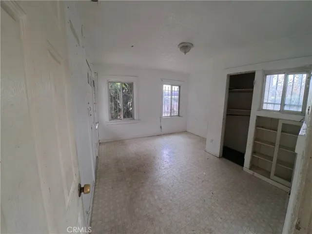 342 W And 342 1/2 W. 52nd, Los Angeles, California 90037