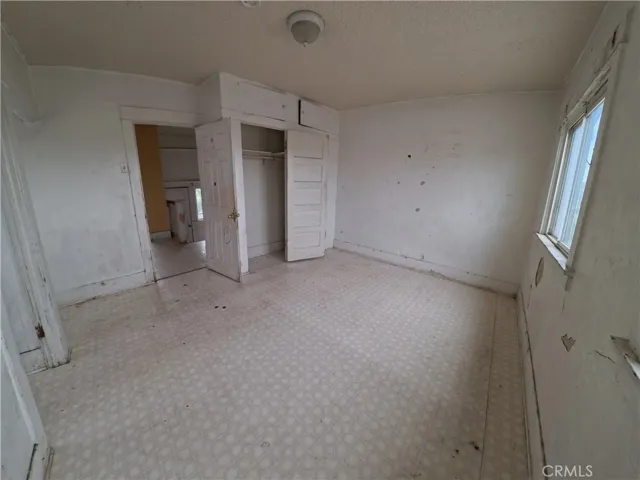 342 W And 342 1/2 W. 52nd, Los Angeles, California 90037