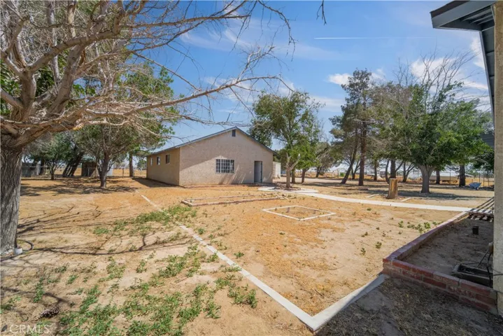 Detached garage