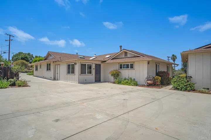 2211 Winterwarm Dr, Fallbrook, California 92028
