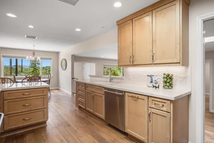 2211 Winterwarm Dr, Fallbrook, California 92028