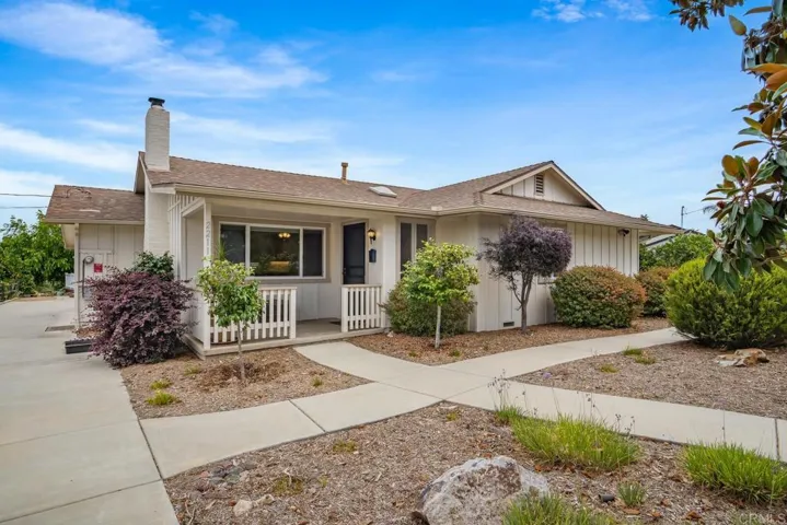 2211 Winterwarm Dr, Fallbrook, California 92028