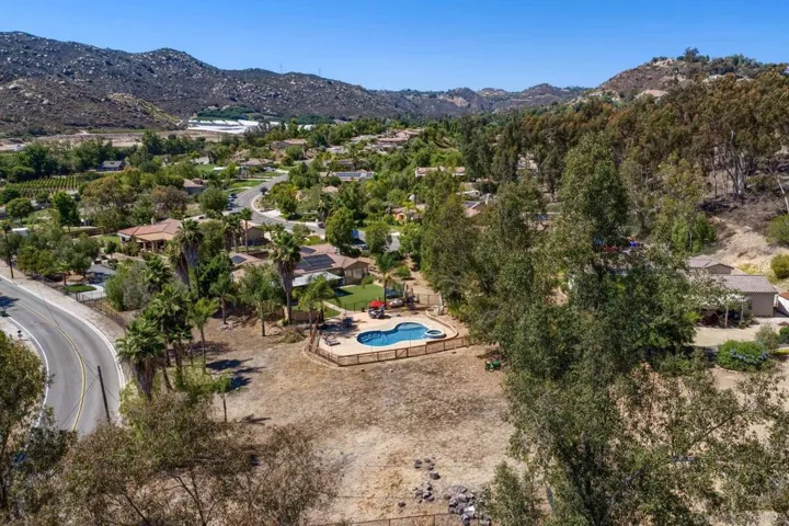 26138 Wyndemere, Escondido, California 92026