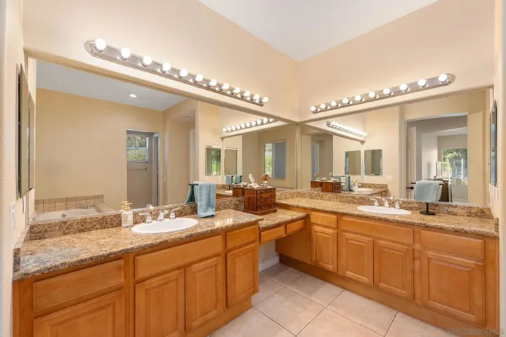 26138 Wyndemere, Escondido, California 92026