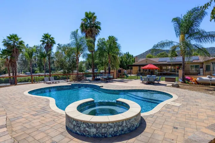 26138 Wyndemere, Escondido, California 92026