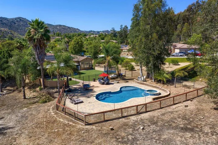 26138 Wyndemere, Escondido, California 92026