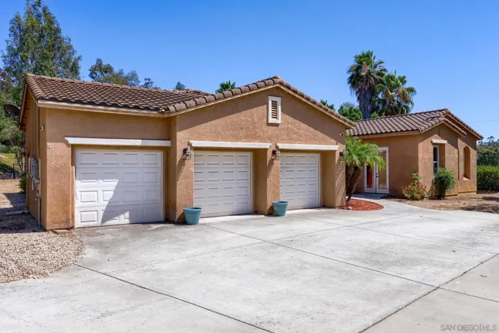 26138 Wyndemere, Escondido, California 92026