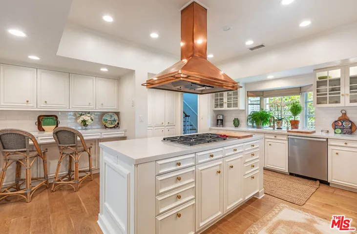 1185 Corsica Drive, Pacific Palisades, California 90272