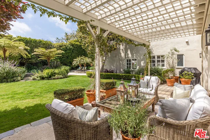 1185 Corsica Drive, Pacific Palisades, California 90272