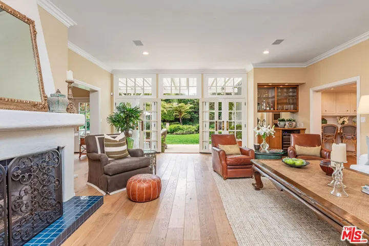 1185 Corsica Drive, Pacific Palisades, California 90272