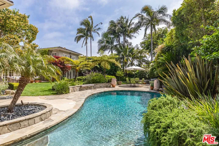 1185 Corsica Drive, Pacific Palisades, California 90272