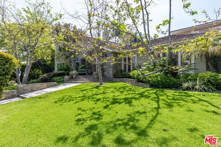 1185 Corsica Drive, Pacific Palisades, California 90272