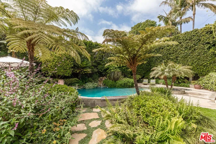 1185 Corsica Drive, Pacific Palisades, California 90272